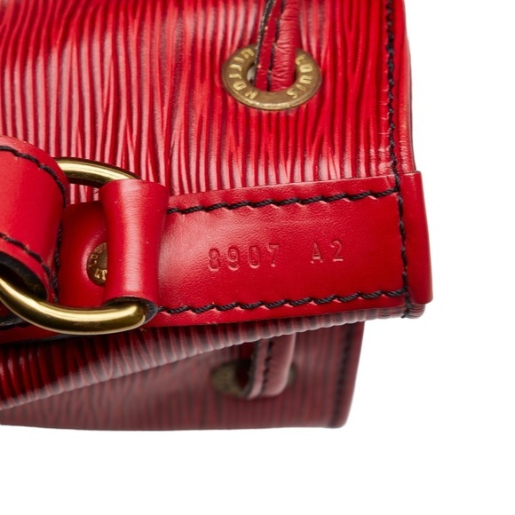 Louis Vuitton Epi Petit Noe Leather Shoulder Bag M44107 in Good condition - Picture 10 of 12